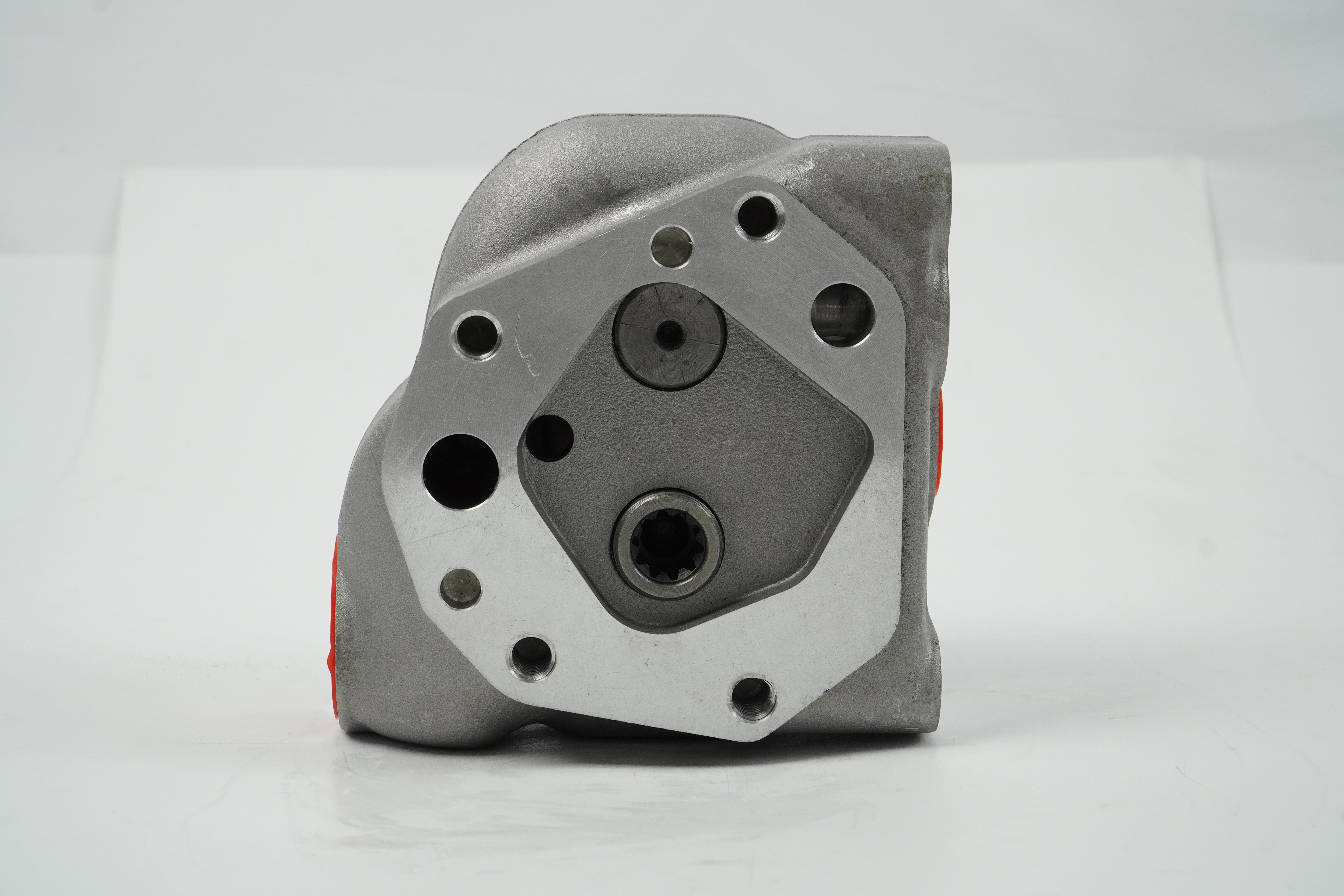 Gear Pump 70931C91 For CNHTractors 786, 886, 1086, 1486, 1586+