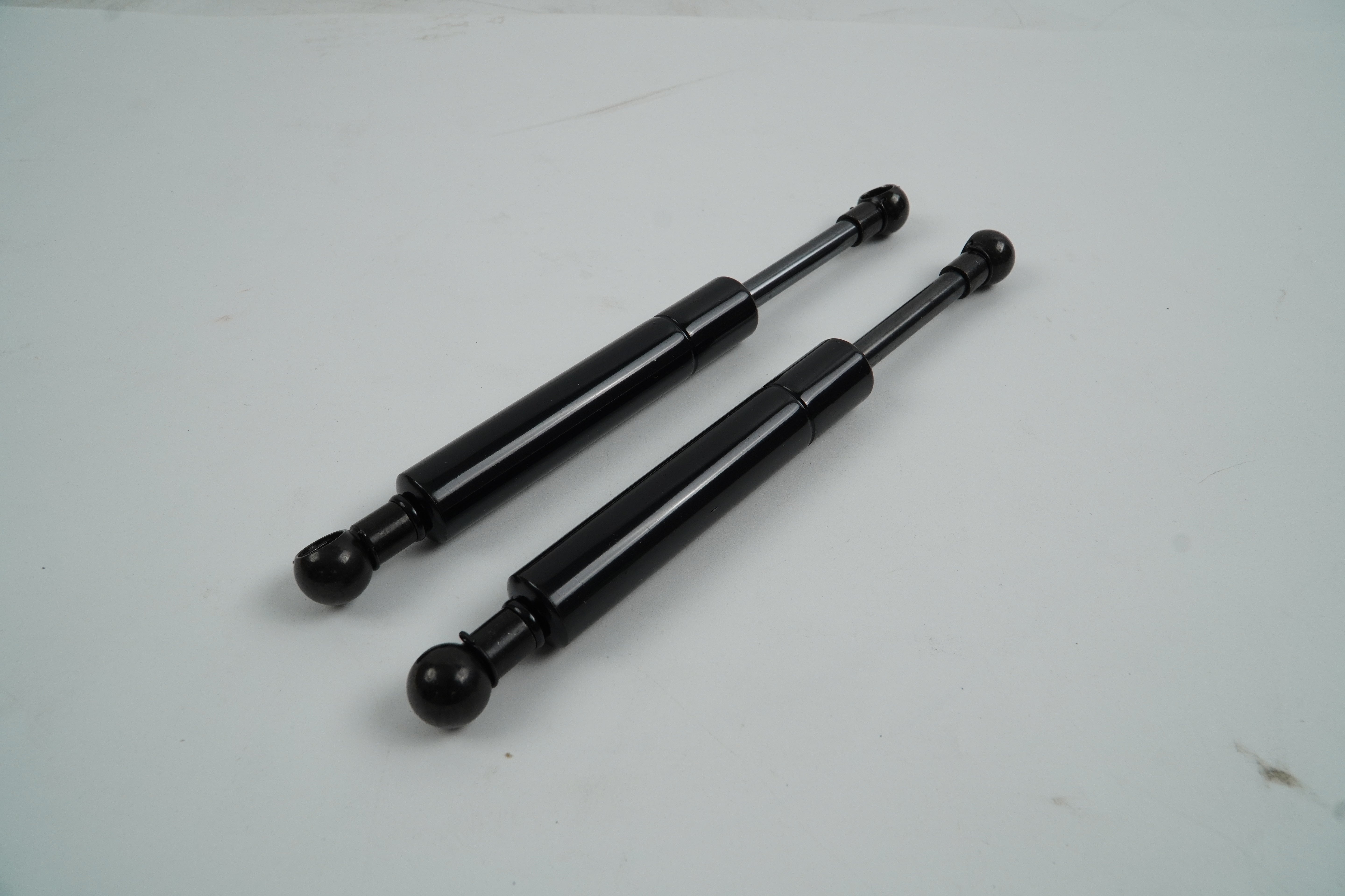 Gas Spring 400472A1 248069A1 for CASE 40XT 60XT 70XT 75XT 85XT 90XT 95XT 420CT 435 465