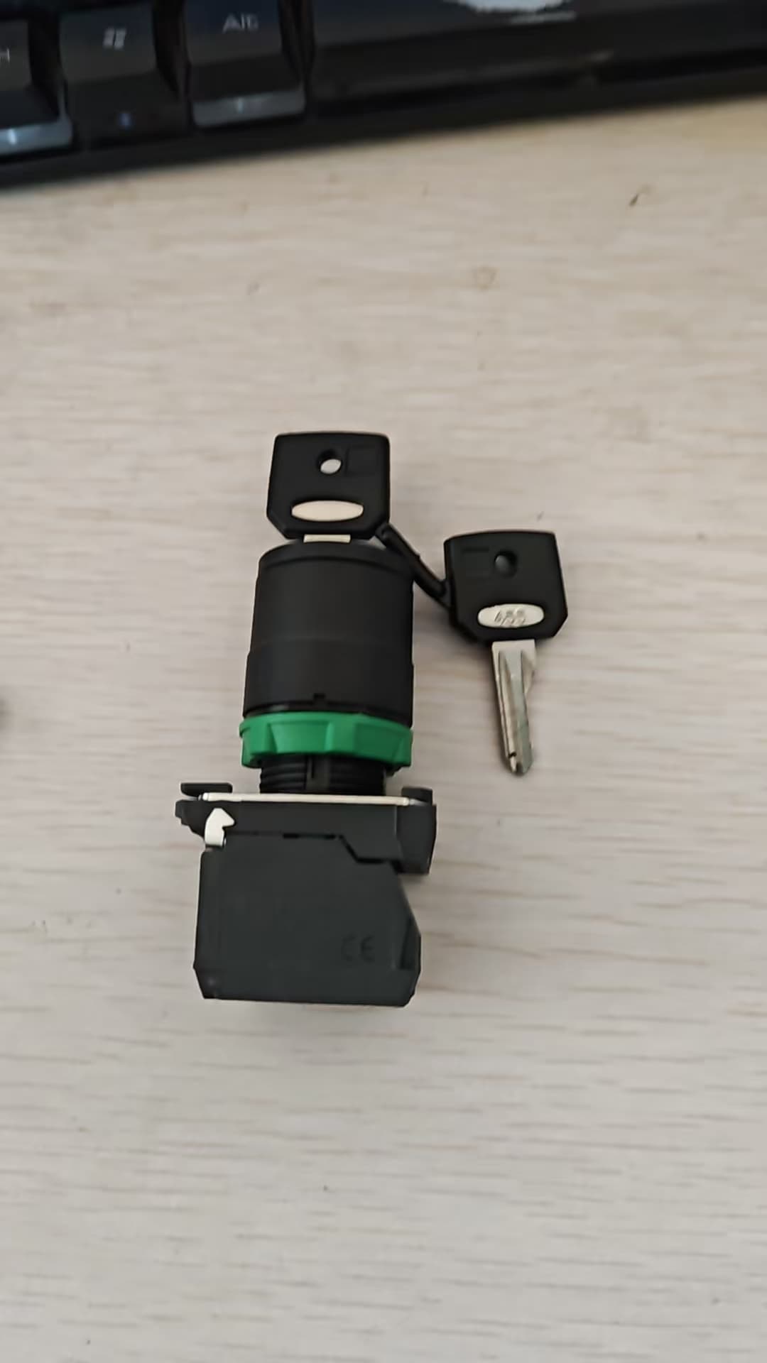 Push Button Switch 194758 for Skyjack Scissor Lift SJIII 3219