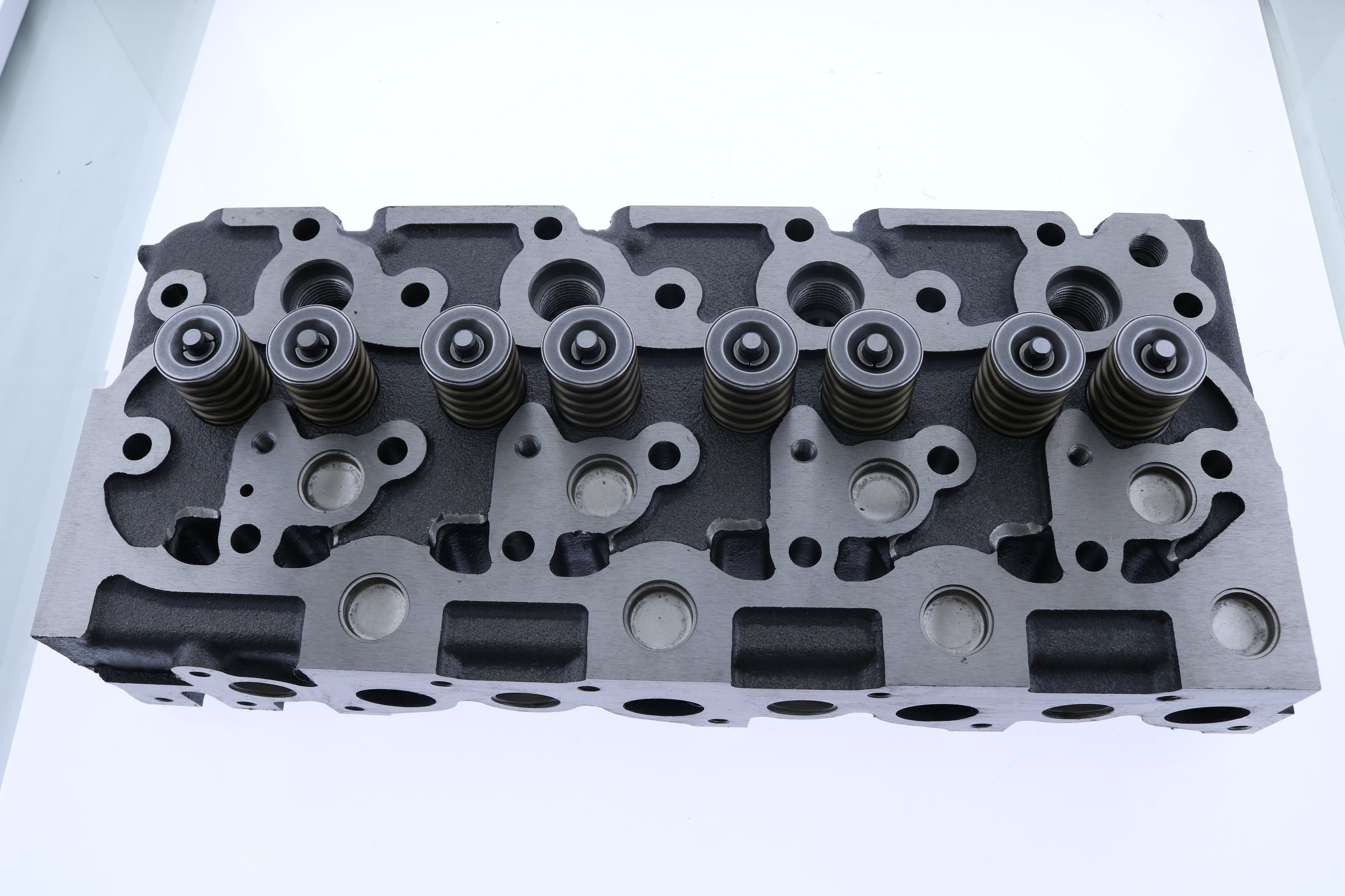 Aftermarket Complete Cylinder Head 6660966 for Bobcat 1600 733 743 3023 Loader