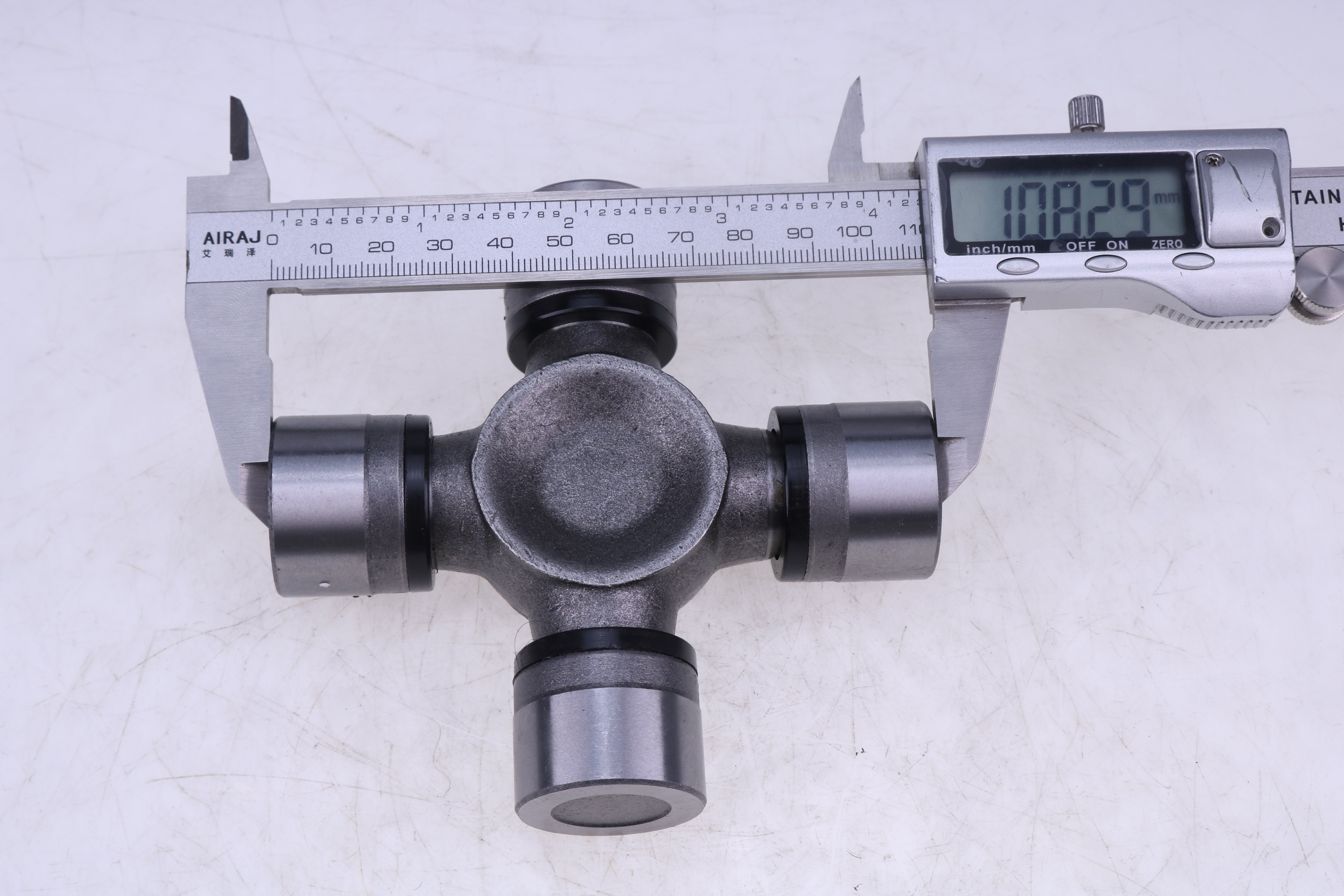 Aftermarket Universal Joint AT206861 for John Deere Backhoe Loader 310SJ 310SK 315SJ 315SK 325J 325K 325SK 410G 410J 410K 710D 710G 710J