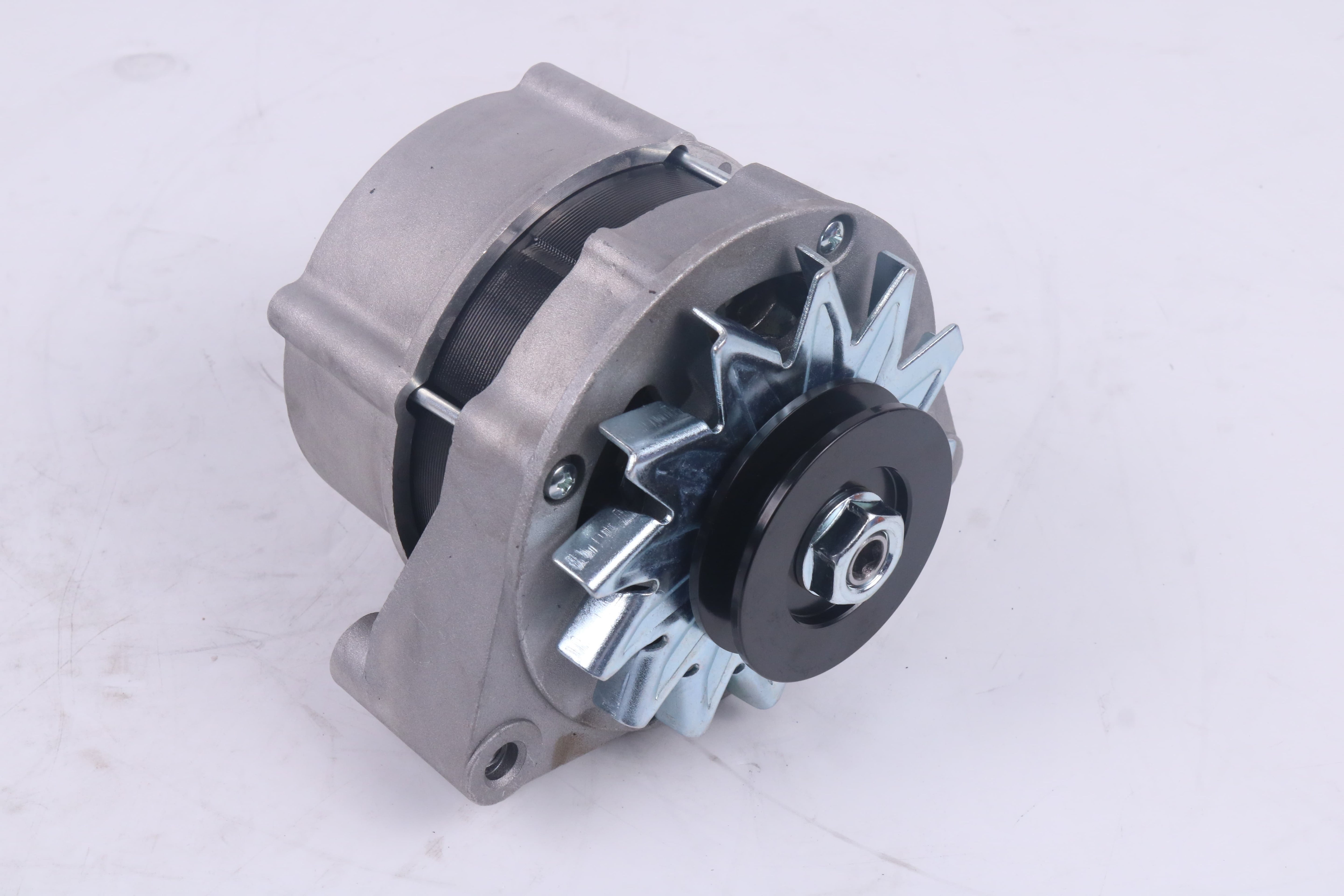 Generator 01184022 fits Deutz Engine TCD2.9L4 TCD3.6L4 TCD2.2L3 D2011L4