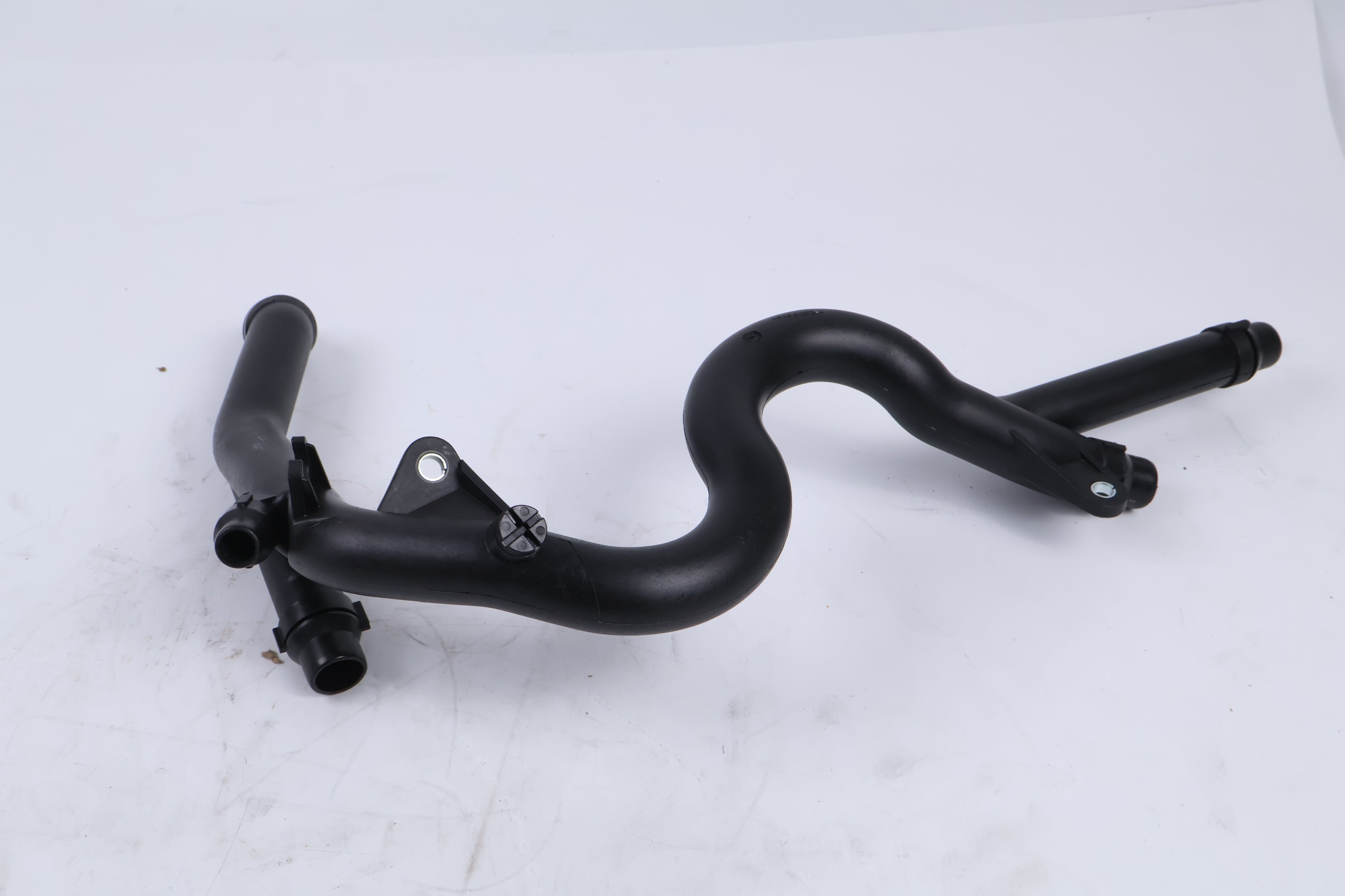 Aftermarket Water Hose Return Pipe 11537806706 for BMW E60 E60N E61 E61N E65 E66 E67 E70 E71