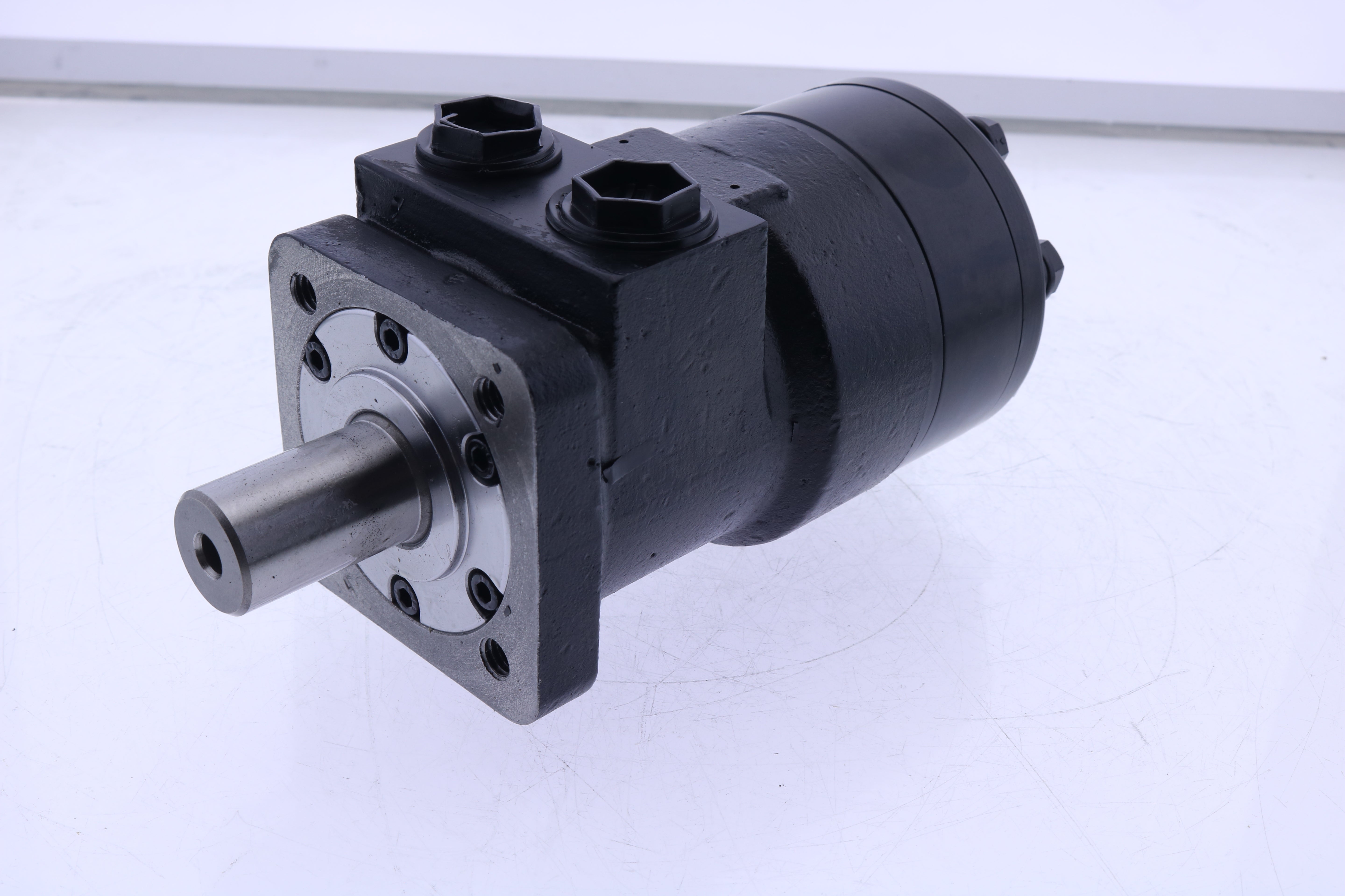 Hydraulic Motor 527730 for New Holland Bale Wagon 1005 1010 1030 1035 1040 1044 1045 1046 1047 1048 1049 1063 1065 1068 1069 1075