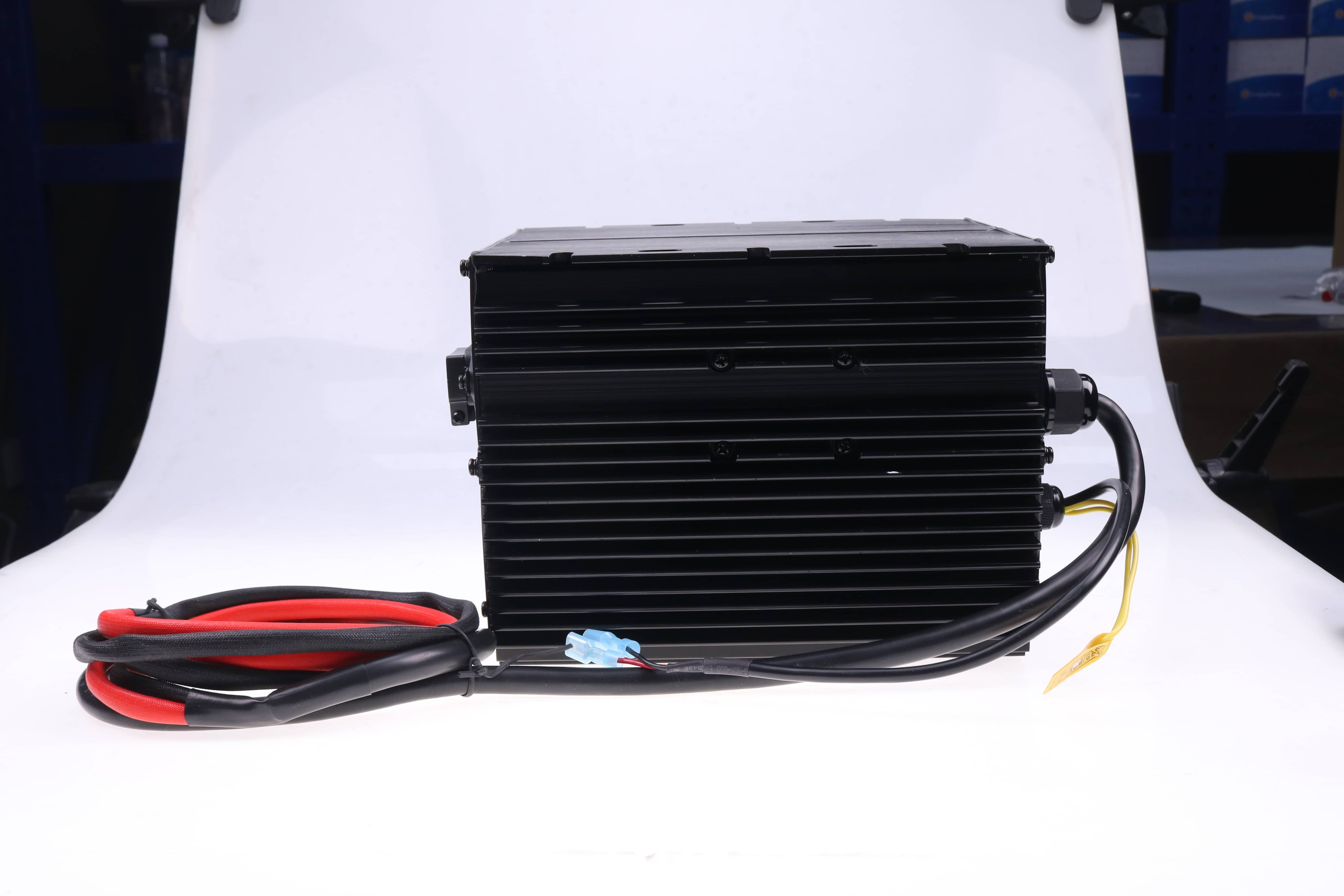 Charger 105739GT, 219480GT for Genie Lift GS-1530 GS-1532 GS-1930 GS-1932 GS-2032 GS-2046 GS-2632 GS-2646 GS-3232 GS-3246 GS-4047