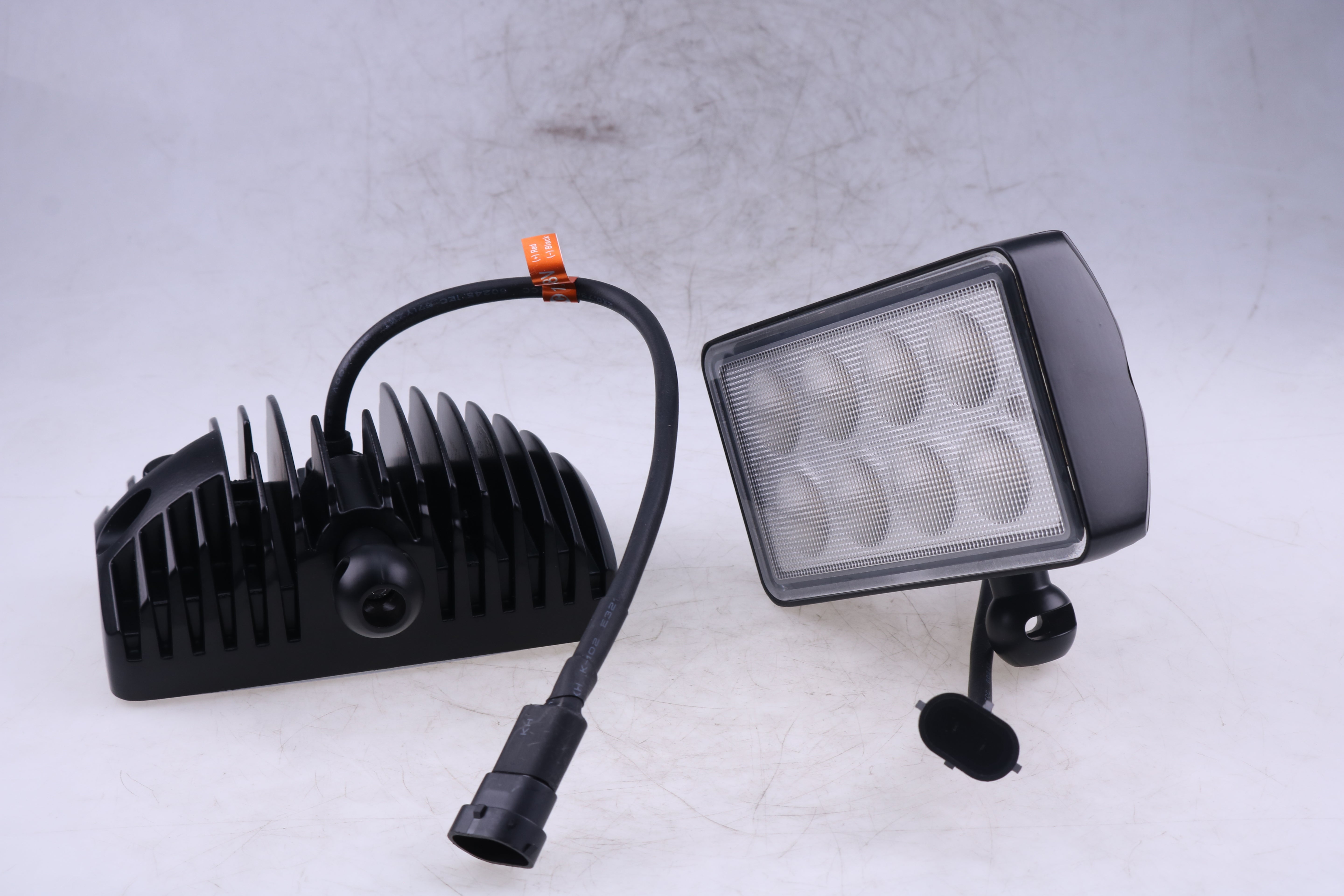 LED Headlight RE154900 RE154898 Compatible for John Deere 7200 7400 7600 7700 7800 8100 8200 8300 8400 8100T 8200T 8300T 8400T