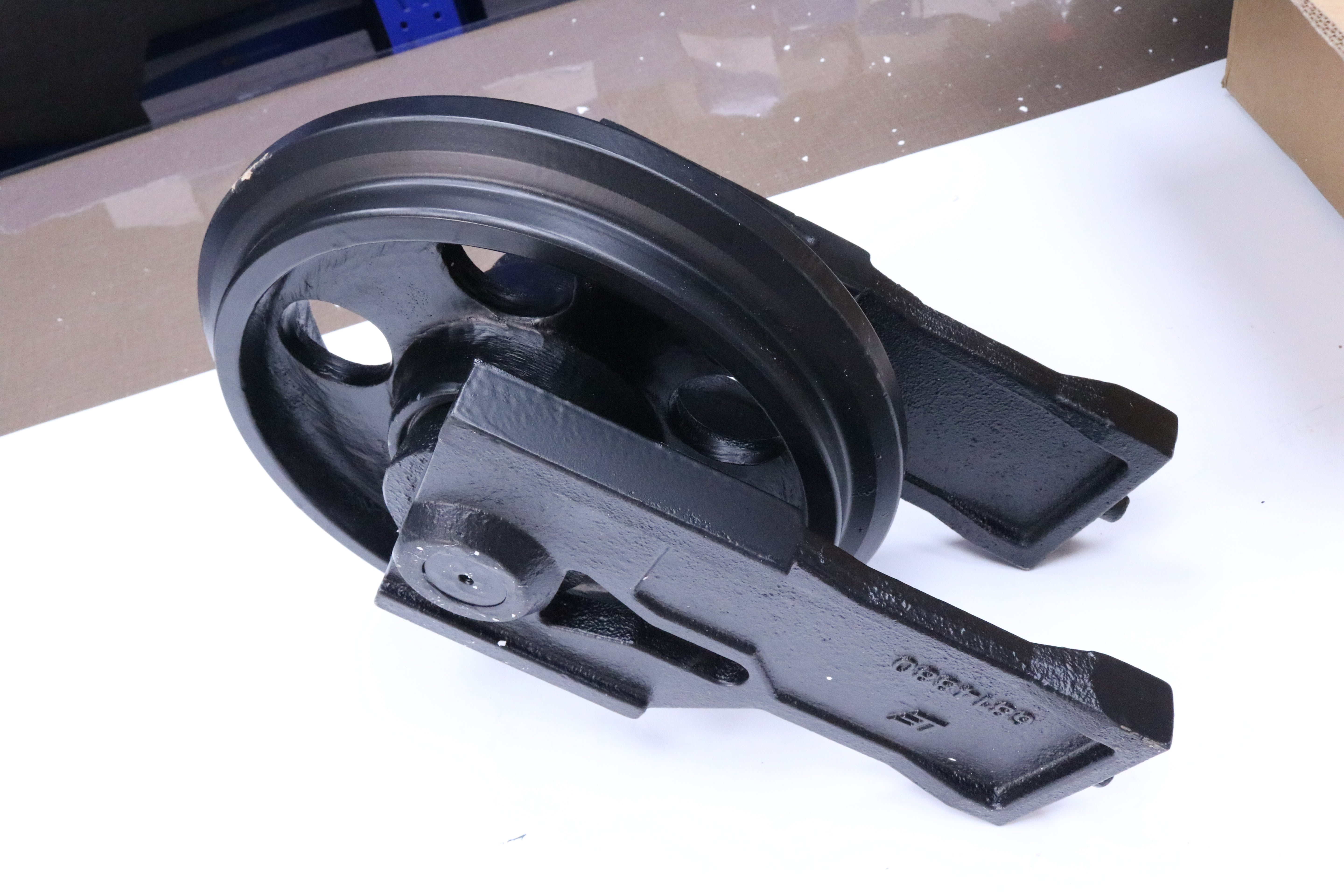 Front Idler Assembly 6814880 6807909 for Bobcat Mini Excavator 325 325D 328 331 334 425 428 430 430D