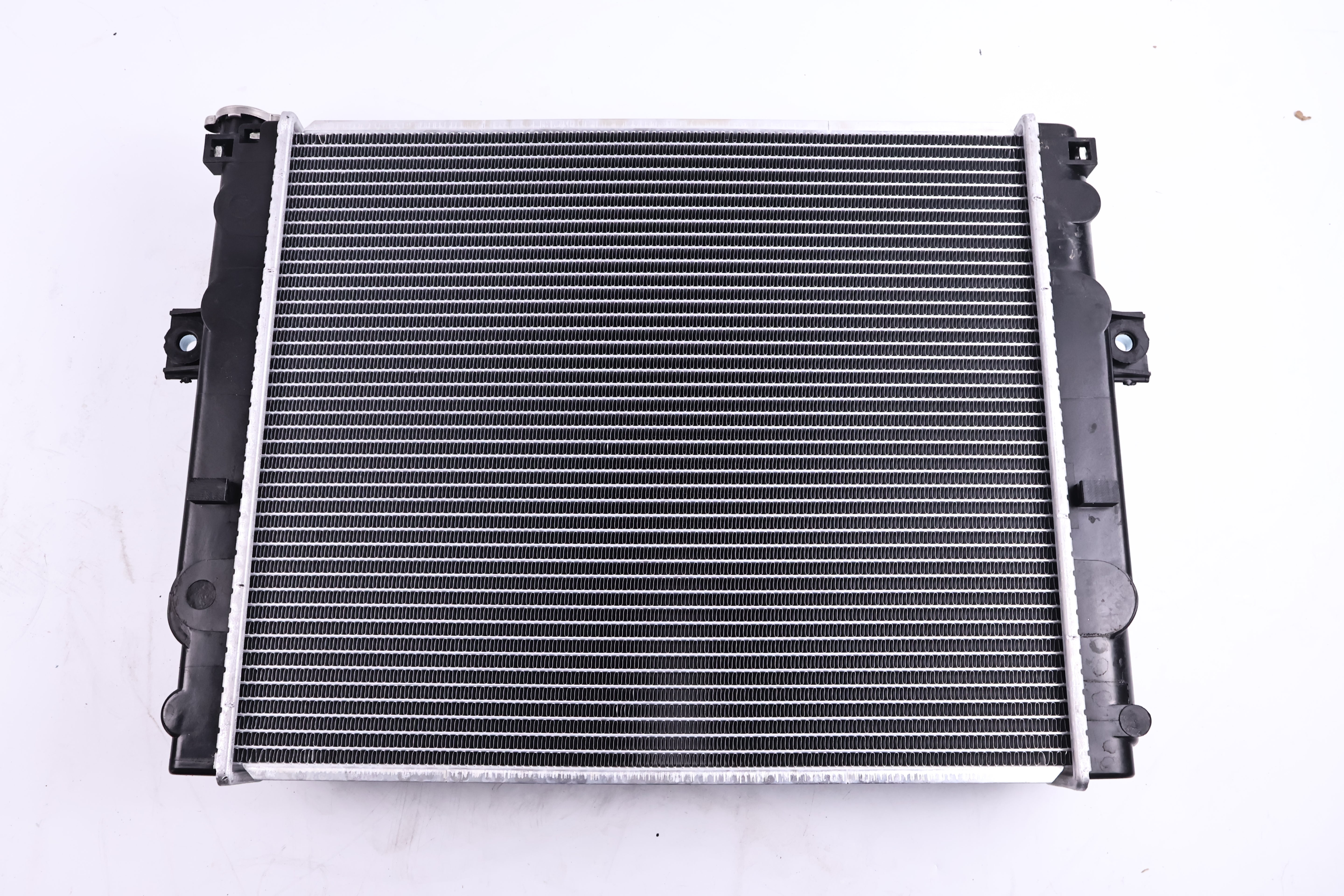 Water Tank Radiator 16410-U3330-71 for Toyota Engine 13Z Forklift 7FDAU50 7FDKU40 7FDU35 7FDU45