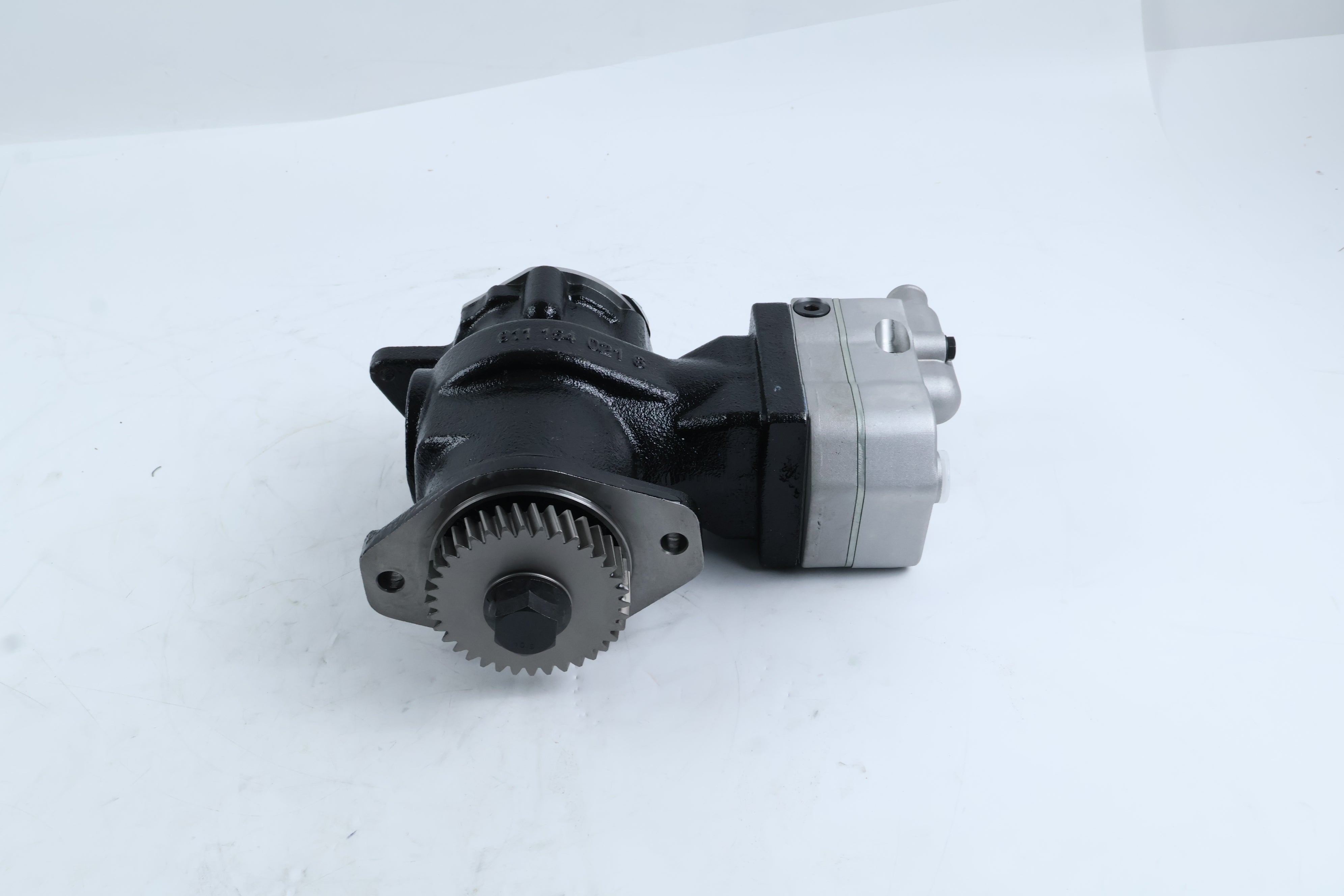 Air Compressor 4946294 3949095 for Cummins Engine 6BT 6CT 4B3.9 6B5.9 6C8.3 B5.9 ISB