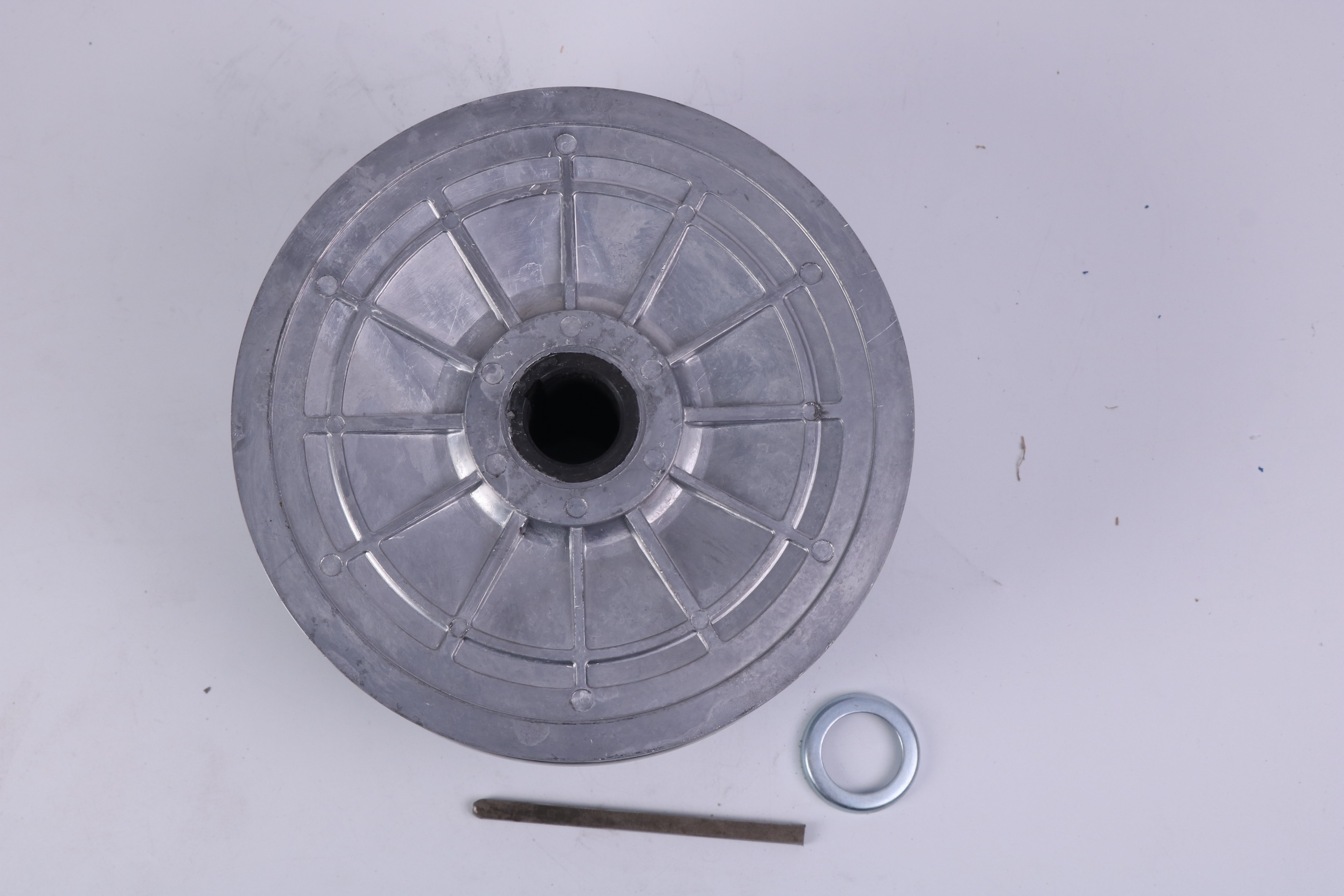 New Aftermarket Drive Clutch AM108520 AET10636 for John Deere Gators AMT 600 622