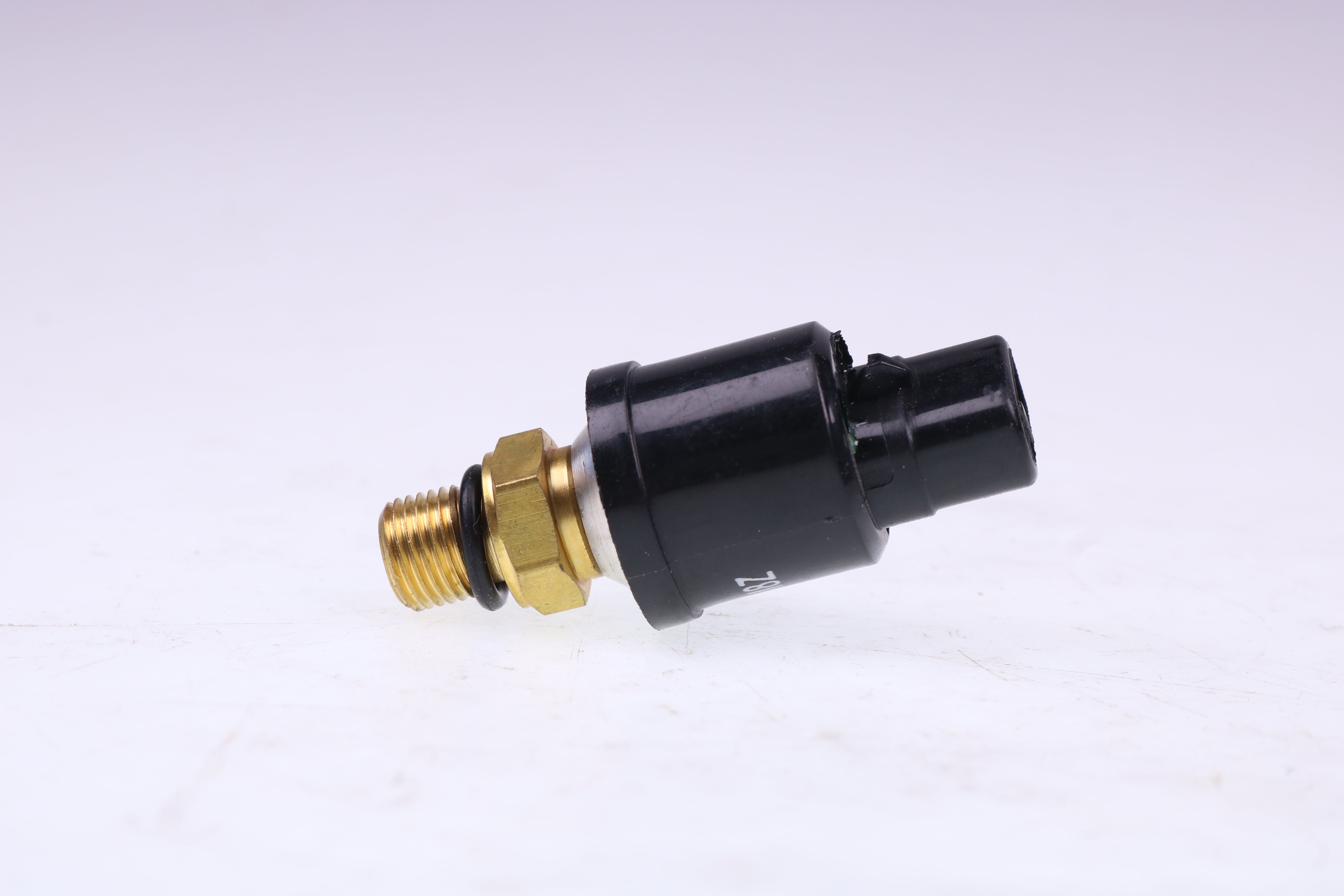 Replacement Pressure Sensor 4254563 for Hitachi EX200-2 Excavator