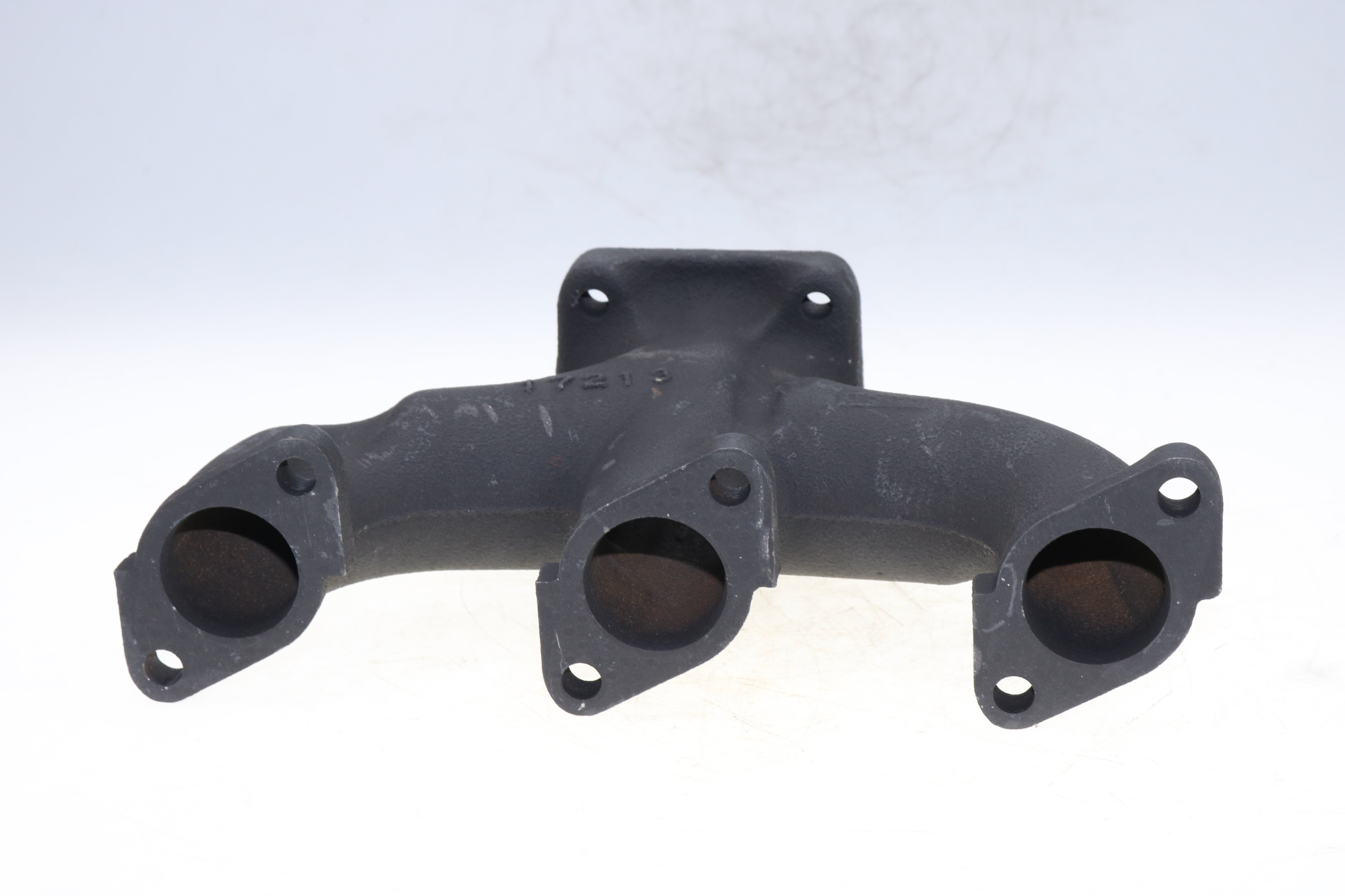 Original Exhaust Manifold 17213-12310 17213-12312 for Kubota Engine D905 D1005 D1105 D1305