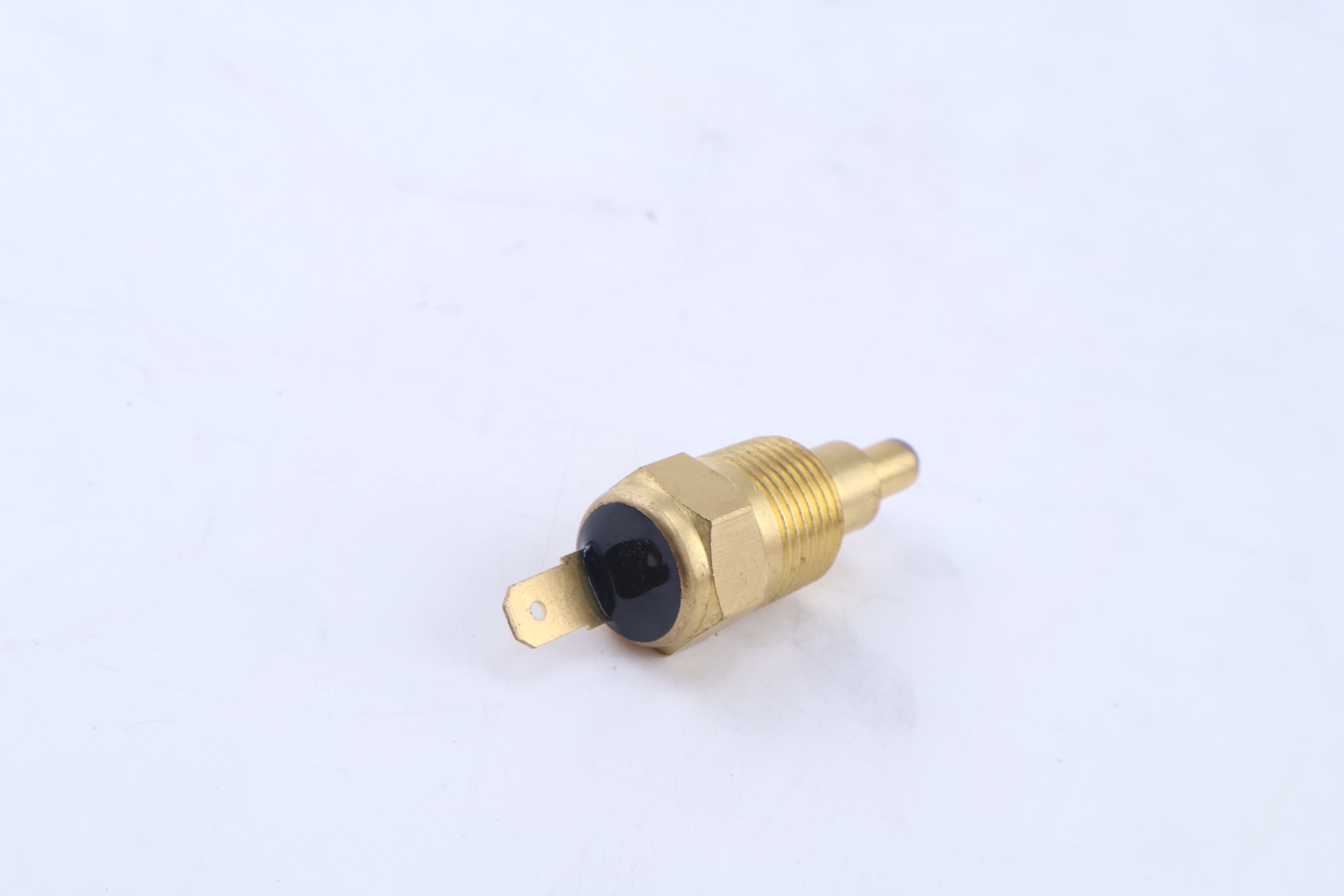 Aftermarket Temperature Sensor 1G377-83042 51601-37670 for Kubota Engine D1005 D1105 D1305 D902 V1505 V2203 V2403 V3300 V3600 V3800