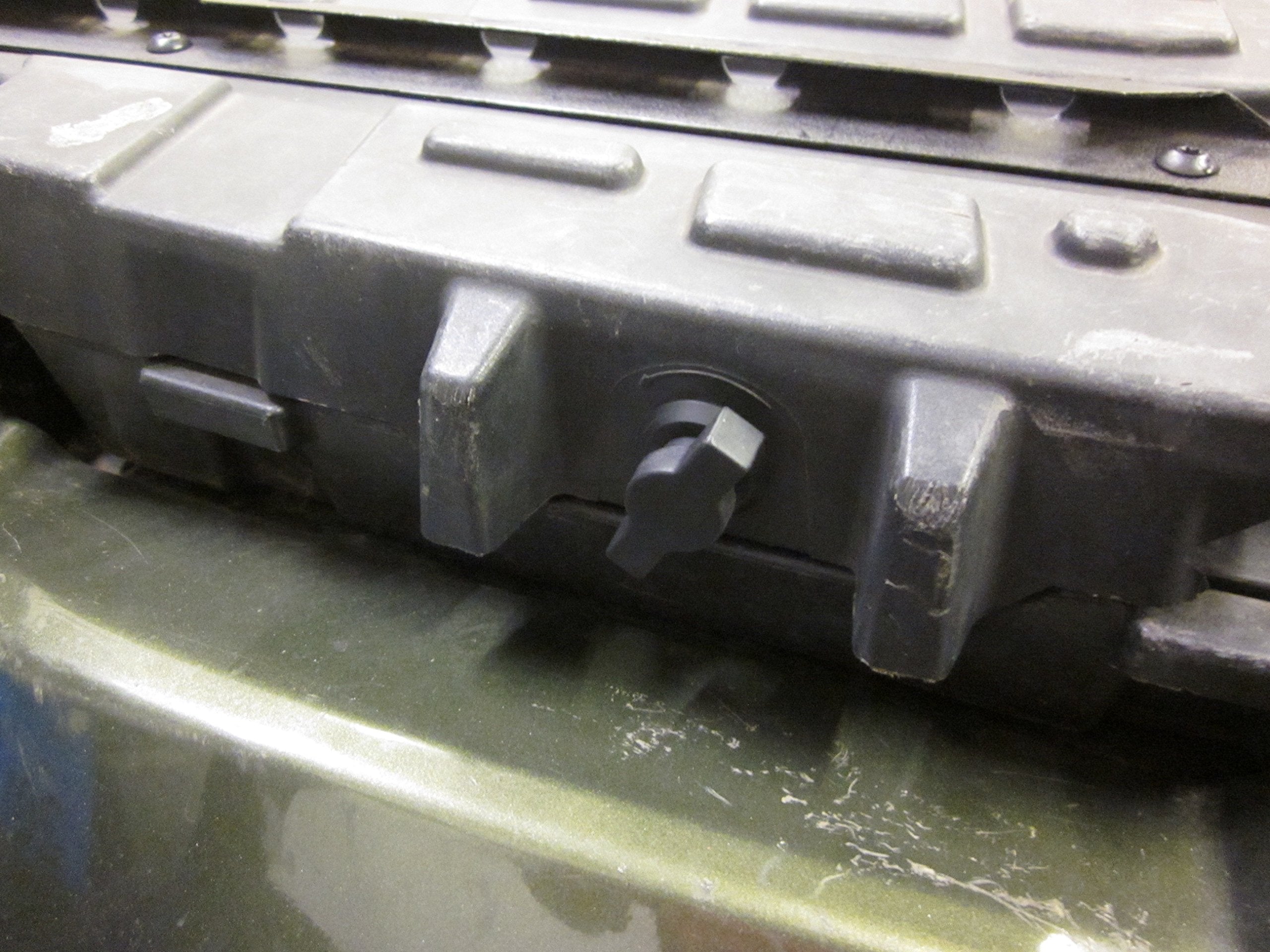 Aftermarket New Front Storage Rack Latch (RH) 7081242 7081422 for Polaris Sportsman 300 400 500 600 700 800