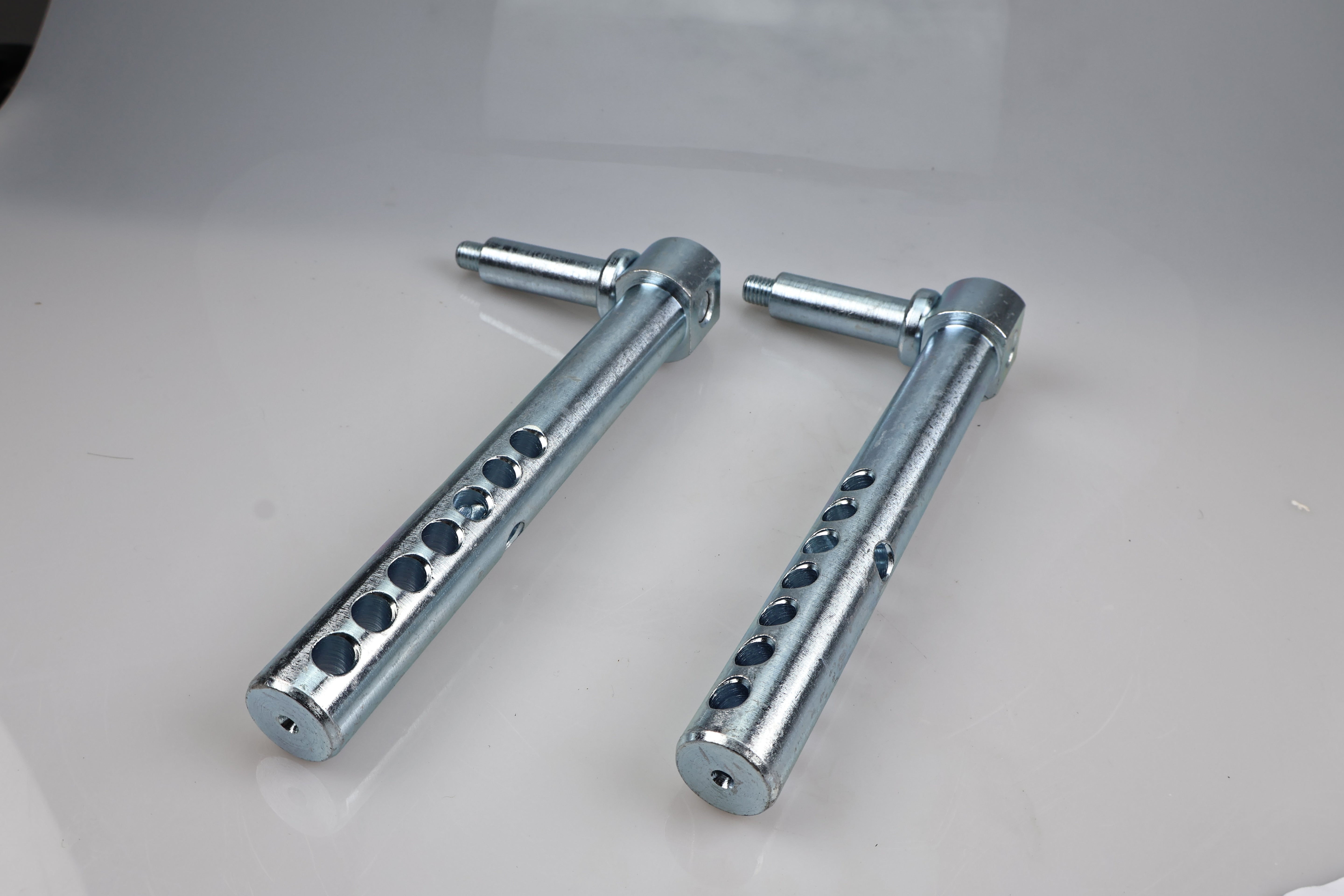 New Wheel Bracket Arm AM120681 for John Deere Tractor GT225 GT235 X534 X740 48C 54C