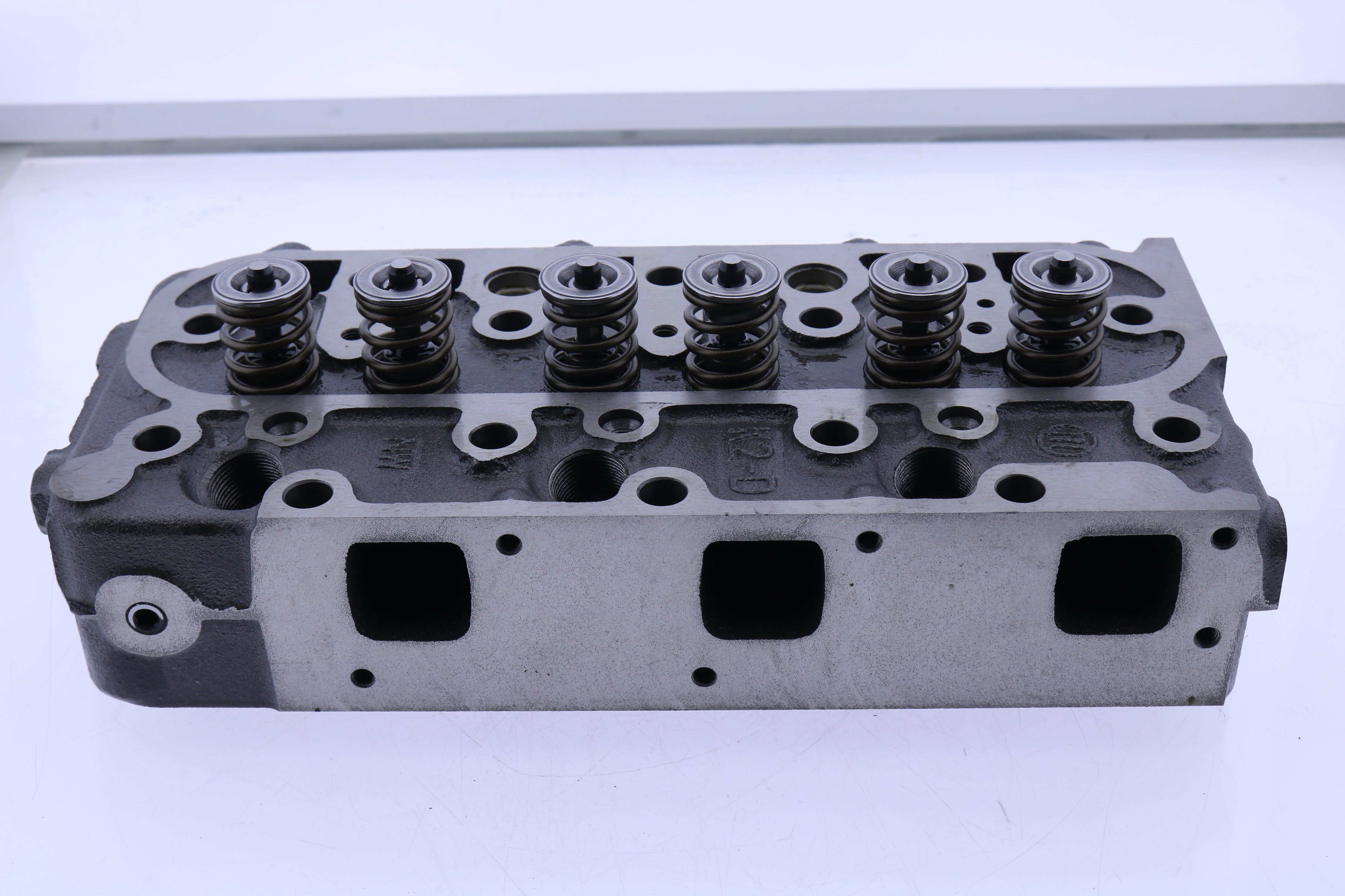 D1005 Cylinder Head Assembly 16025-03040 for Kubota Engine D1005 L4240 ZD25 ZD326