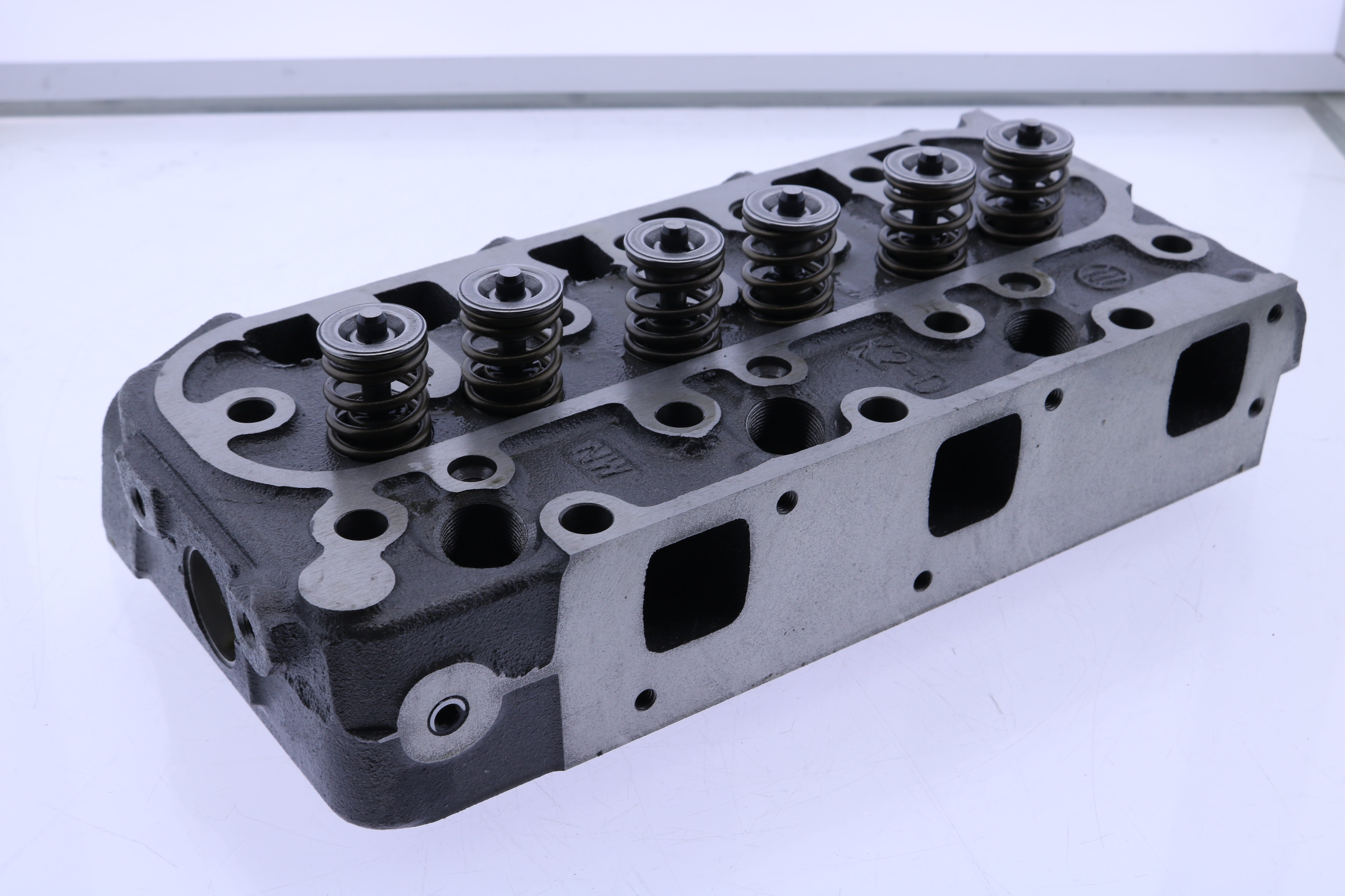 D1005 Cylinder Head Assembly 7001438 for Bobcat Skid Steer Loader 463 553 S70
