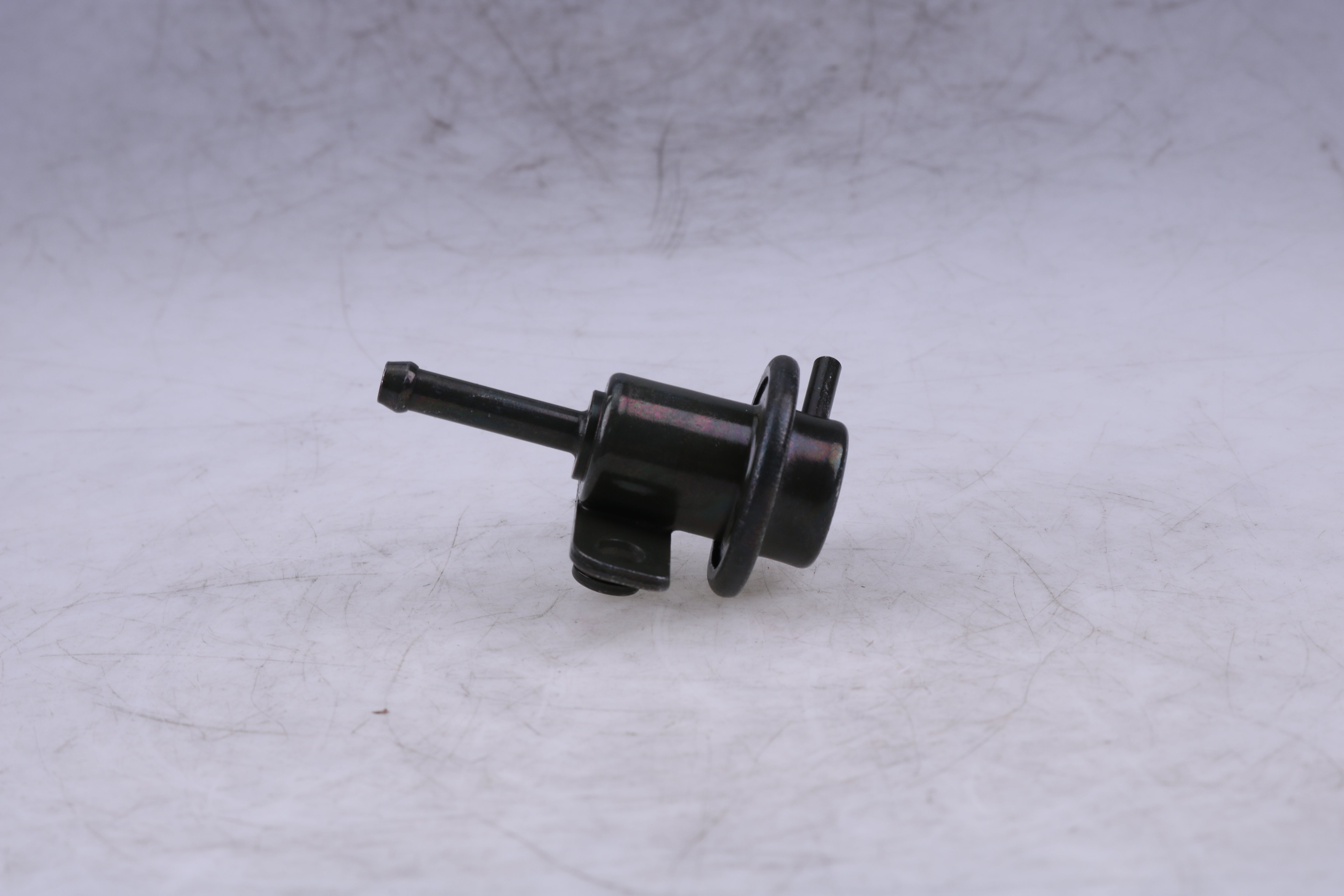 Fuel Pressure Regulator 23280-75020 91173902 for Toyota Engine 3RZFE Vehicle 4Runner T100