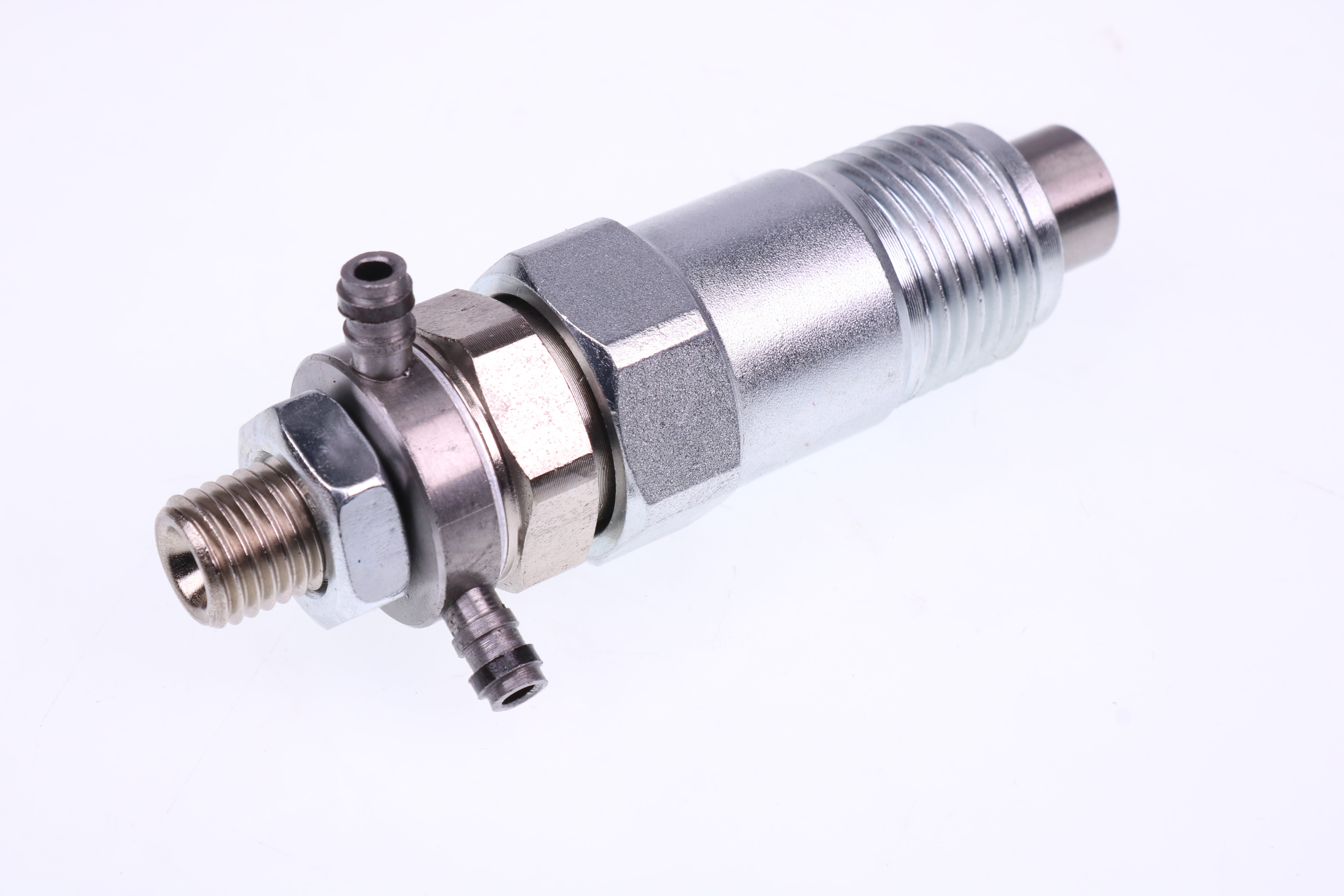 Fuel Injector 15271-53020 for Kubota D750 D850 D950 D1302 D1402 V1702 V1902 Engine