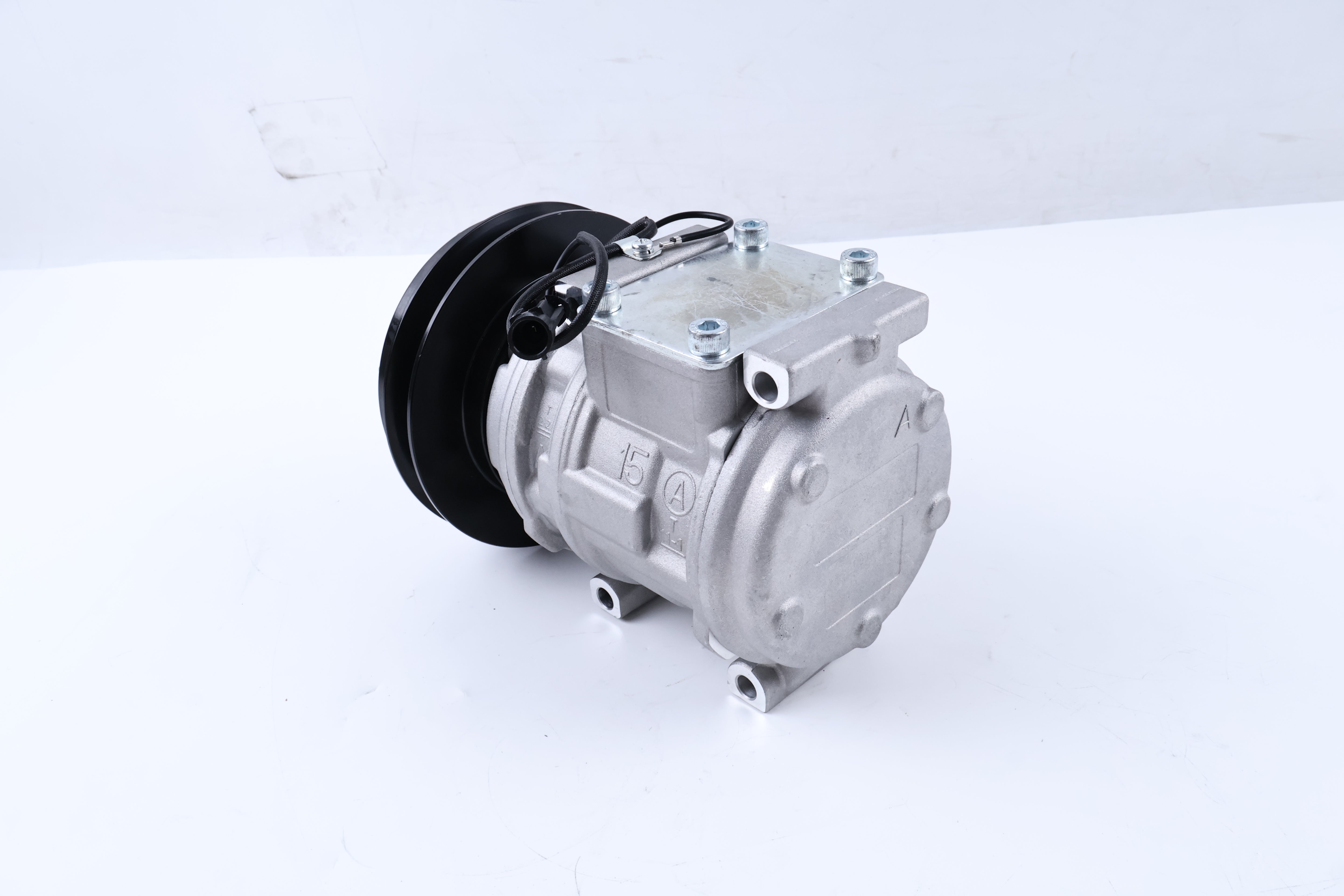 12V A/C Compressor 33770-50050 for Kubota Tractor M110 M120 M7580 M8580 M9580
