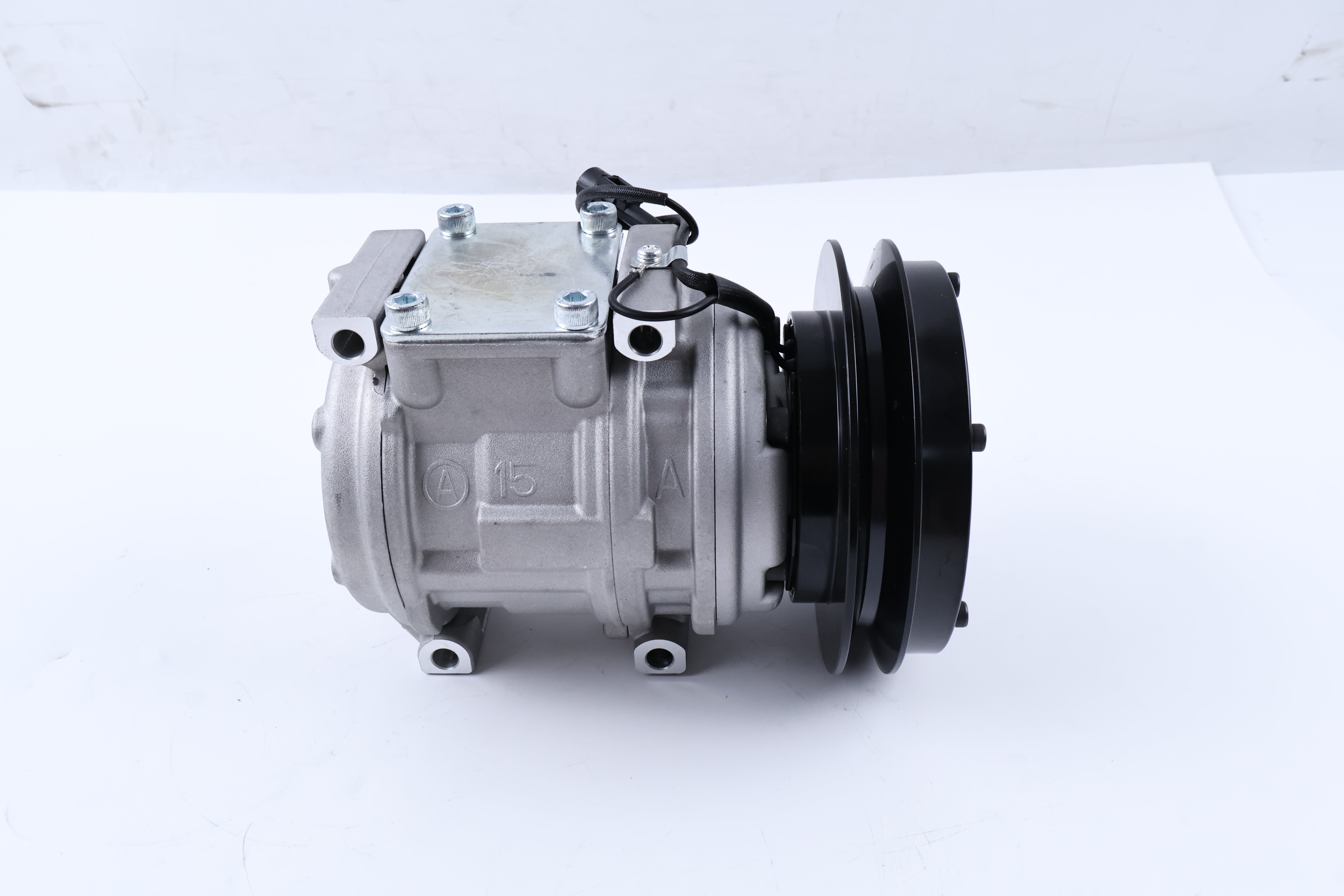 12V A/C Compressor 33770-50050 for Kubota Tractor M110 M120 M7580 M8580 M9580